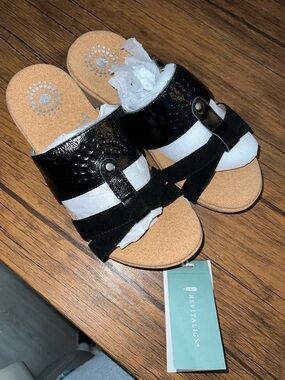 NWT Revitalign Orthopedic Andover Wedge Slide Sandal in Black- 8.5